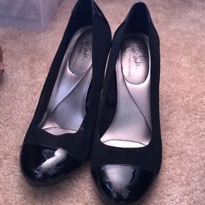 Black heel shoes